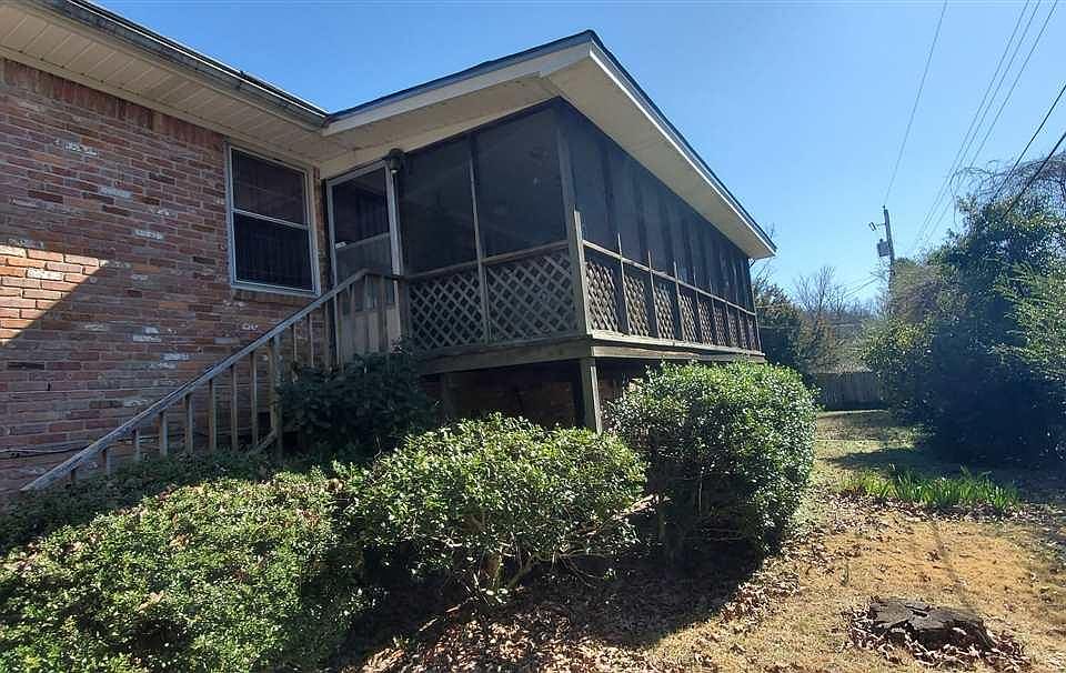 2nd image of 2224 Durwood Rd