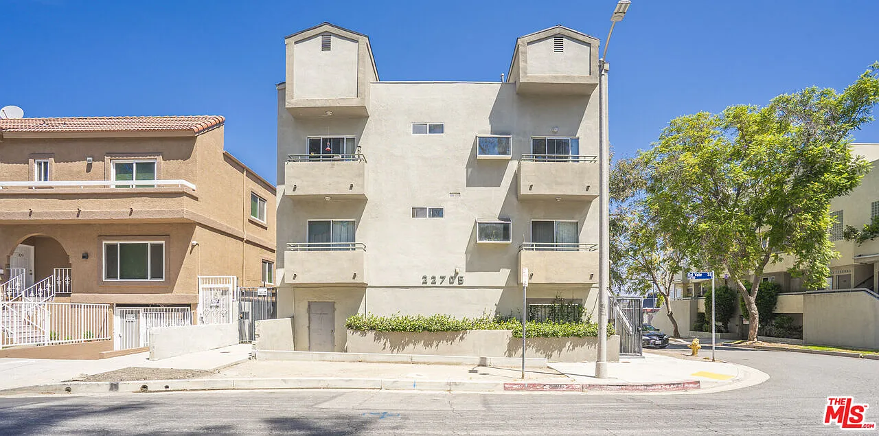 2 bed, 2.0 bath, 898 sqft, $2,950 — Photo 3