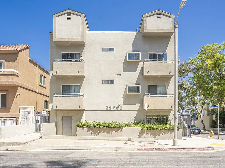 22705 Del Valle St #5 — Photo 3