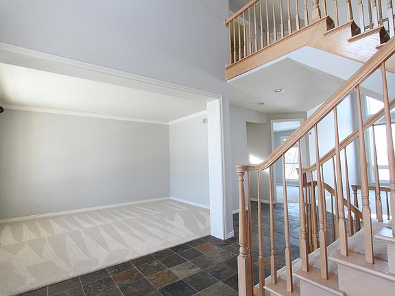 5th image of 18547 Clairmont Cir W