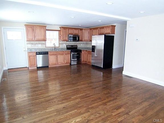 4th image of 839 Burnsford Ave