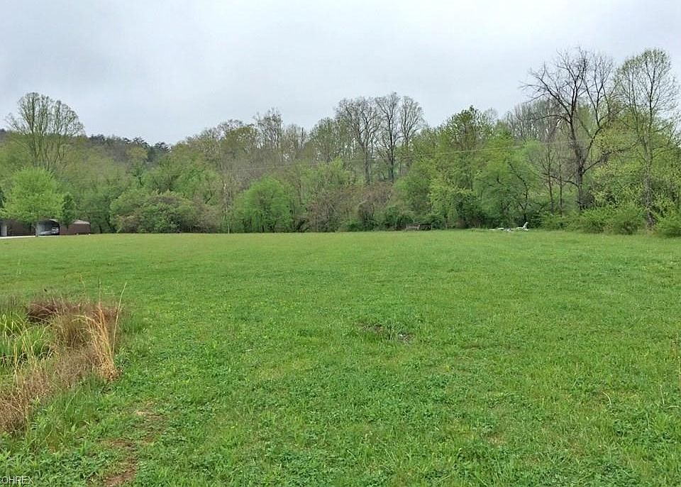 Property borders the Hughes River and is lovely and flat.  Just 25 minutes from Parkersburg On Staunton Pike.  This was supposedly the location of the stage coach depot when the stage coach travelled Staunton Pike.  Many recreational or business opportuni