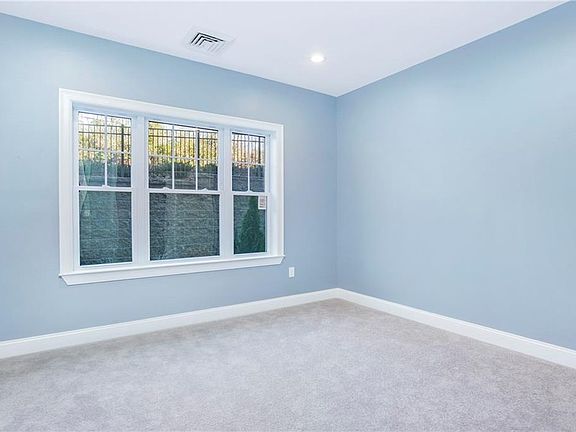 4th image of 1001 Main St Ste 1