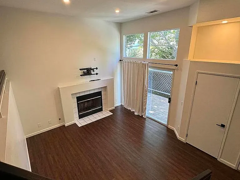 4959 Dekoven St — Photo 3