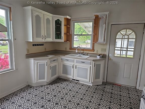 3rd image of 412 6th St