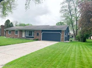 1718 Oakbrook Dr, Jenison, MI 49428