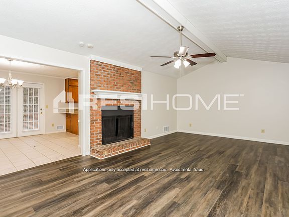 5th image of 504 Ironwood Ct SE