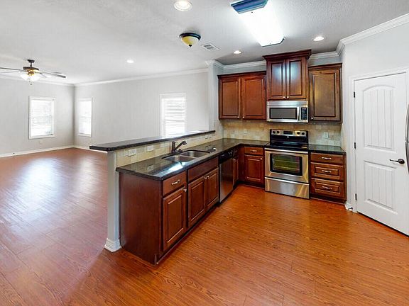 2nd image of 1010 Welsh Ave