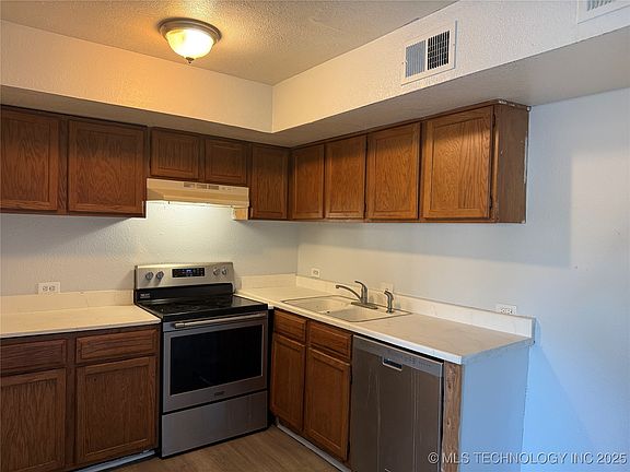 2nd image of 6639 S Victor Ave Unit G101