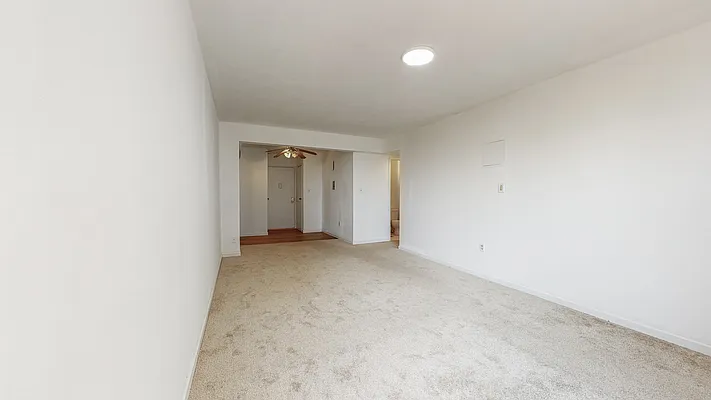 Sold by RE MAX Team | media 10