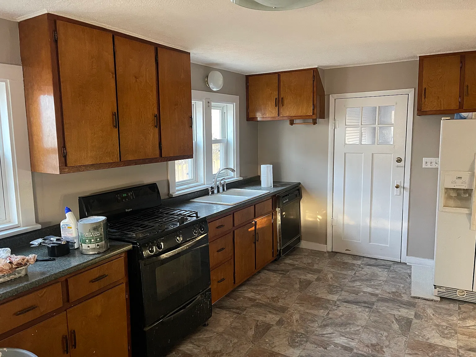 3 bed, 1300 sqft, $1,500 — Photo 1