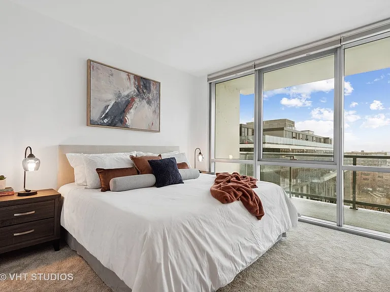 123 S Green St #1009B — Photo 11