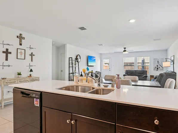 8313 Grand Oak Rd, Fort Worth, TX 76123