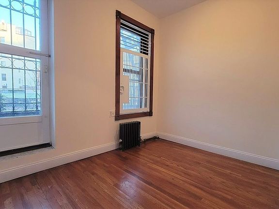 3rd image of 27 Morton St #4