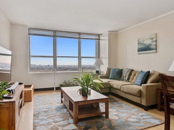 3rd image of 655 W Irving Park Rd APT 4011