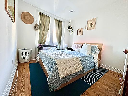 5th image of 104 Cornelia St #3R