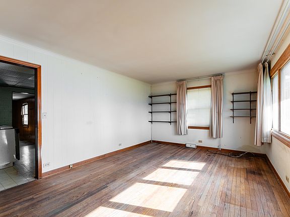 4th image of 1535 Beach Ave