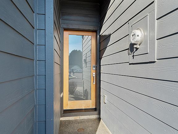 2nd image of 12216 NE 114th St