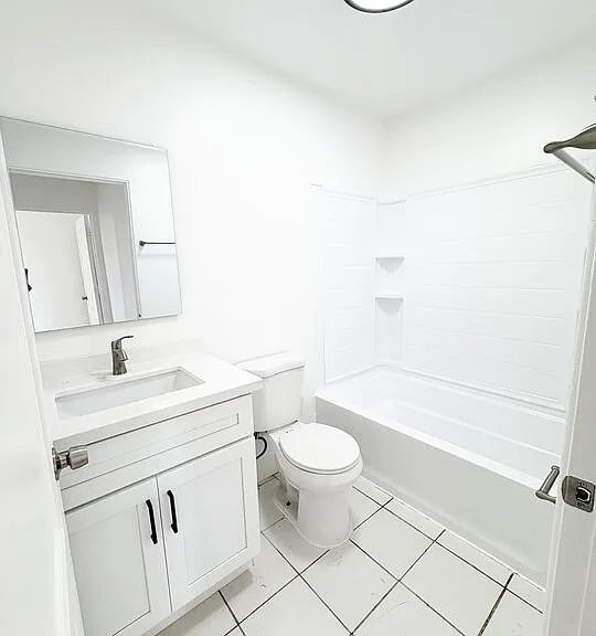 2637 S Manhattan Pl #8 — Photo 16