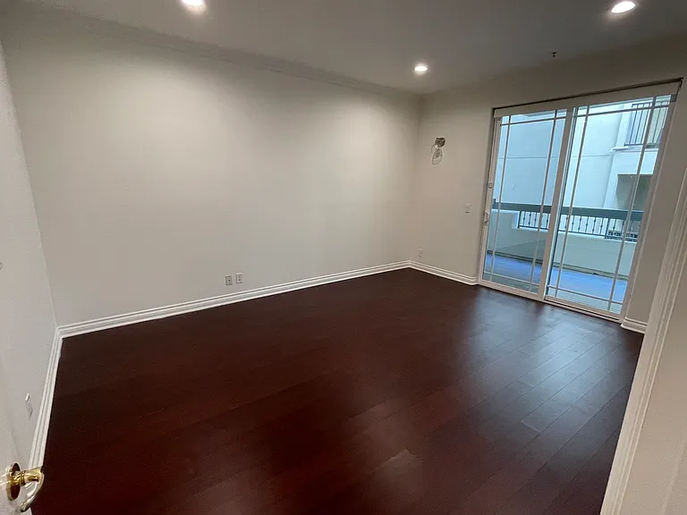 1426 N Laurel Ave #107 — Photo 12