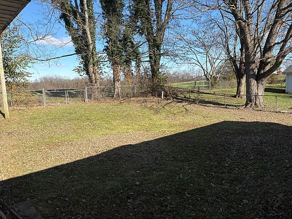 3rd image of 928 Guist Creek Dr