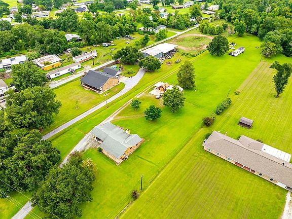 3rd image of 1148 Bayou Blue Rd