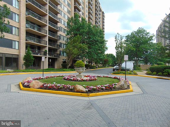 2nd image of 3709 S George Mason Dr APT 813