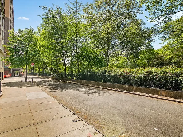 293 Riverside Drive image 9 of 9