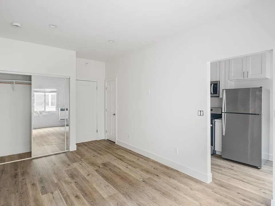 1623 N Mariposa