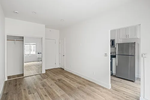 1623 N Mariposa Photo 1