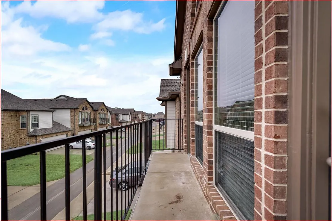 2 bed, 2065 sqft, $2,595 — Photo 3