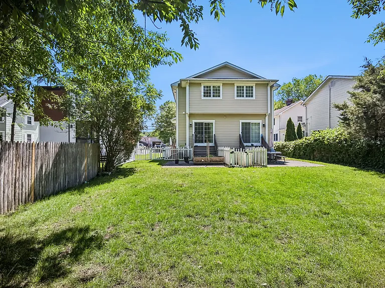 39 Grove St #B — Photo 24