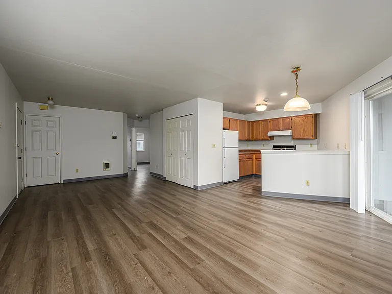 2-Bed 1-Bath Living/Dining 2-Bed 1-Bath Living/Dining