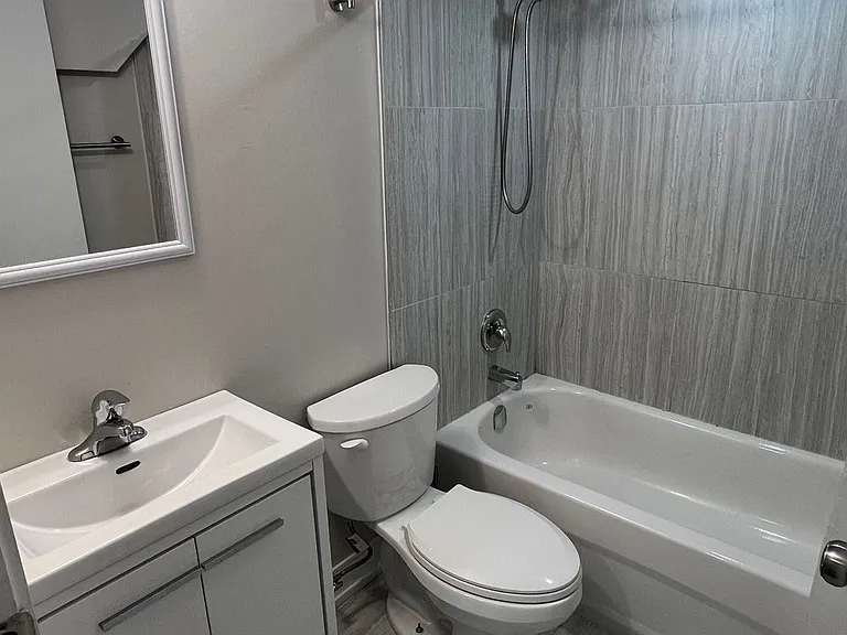 31 Northampton Dr #LOWER — Photo 6