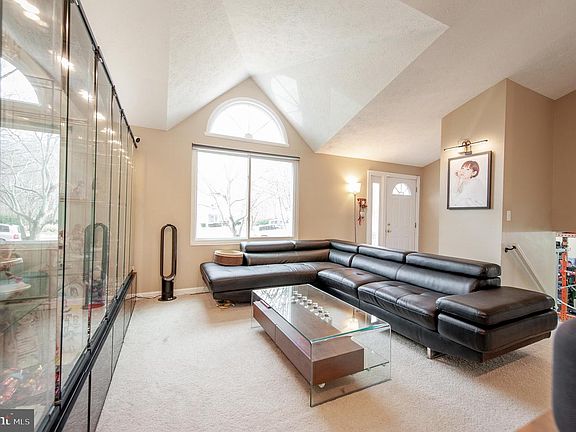5th image of 10283 Westwood Ct