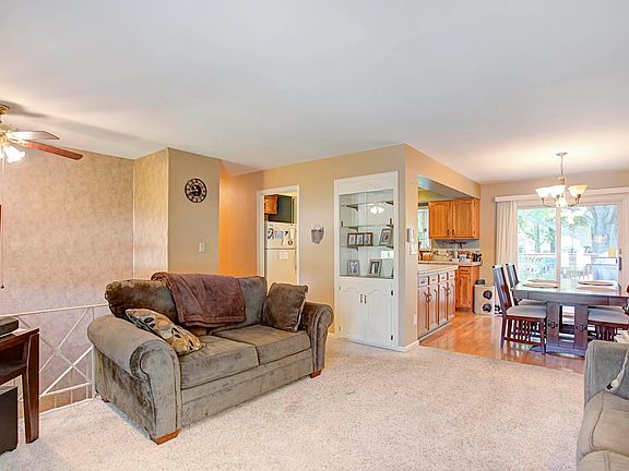 2nd image of 722 Christina Ct
