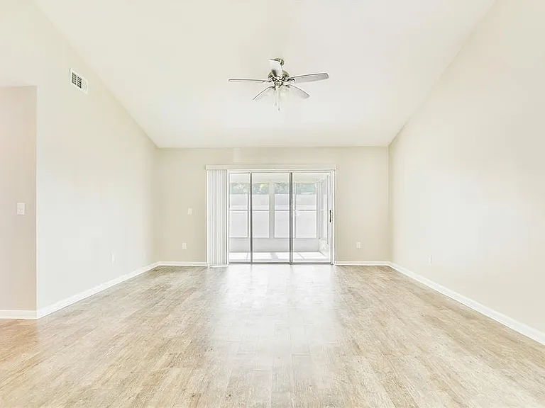 4023 Meandering Ct — Photo 15