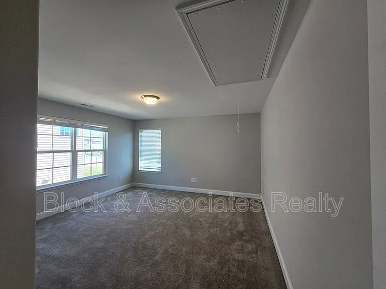 5553 Marblehead Dr — Photo 12