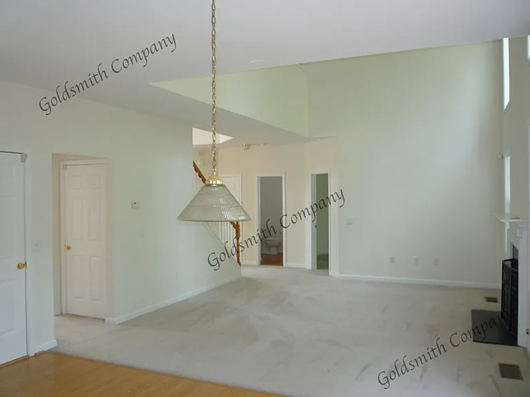 528 Collingsworth Ln — Photo 4