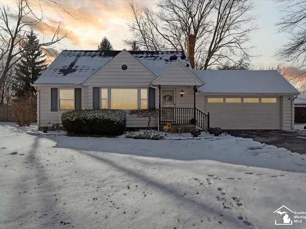 3880 McNeil Dr, Petersburg, MI 49270