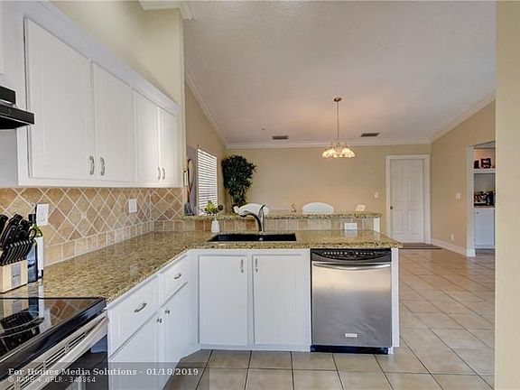5th image of 11222 NW 44th St