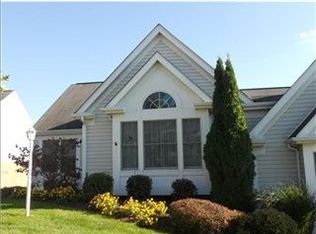 112 Horseshoe Cir E, Canonsburg, PA 15317
