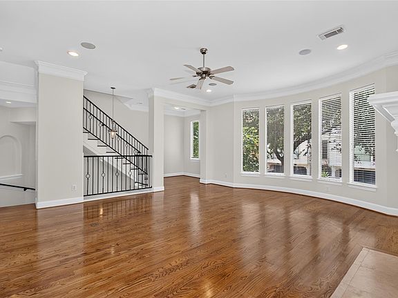 4th image of 1318 Goliad St