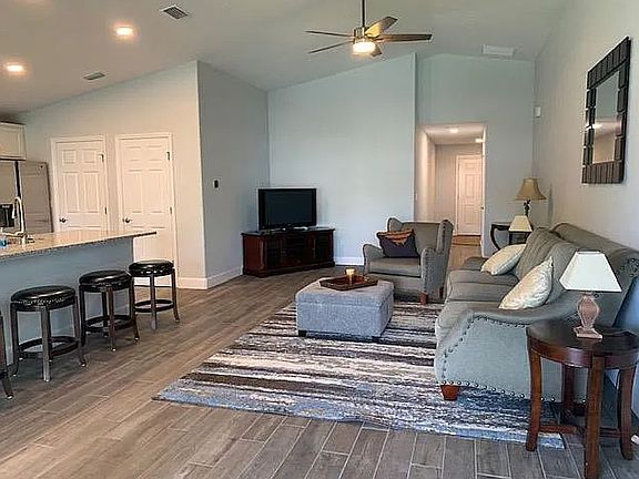 3rd image of 7 Cunningham Ln