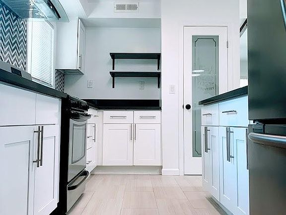 2nd image of 5701 Vanalden Ave