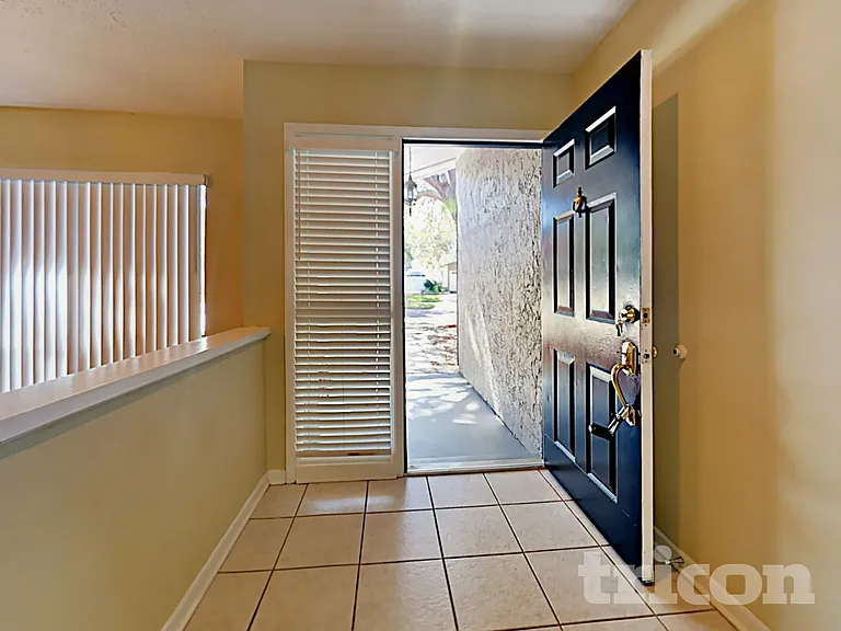 610 Oakmoss Dr — Photo 3