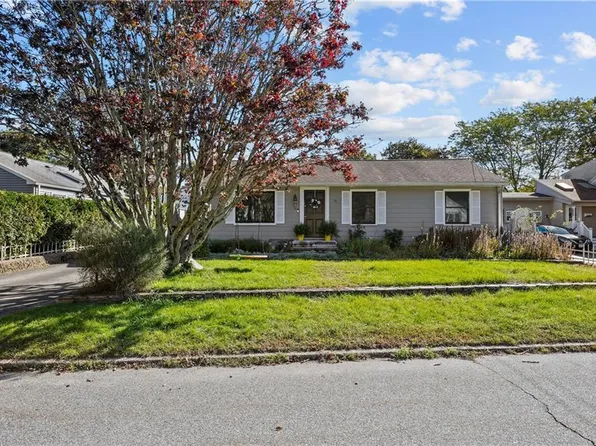 73 Macarthur Rd, Woonsocket, RI 02895