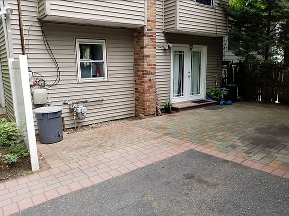 5th image of 8 Talmadge Dr