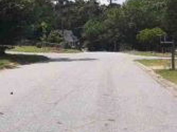 Exterior Neighborhood (street photo)