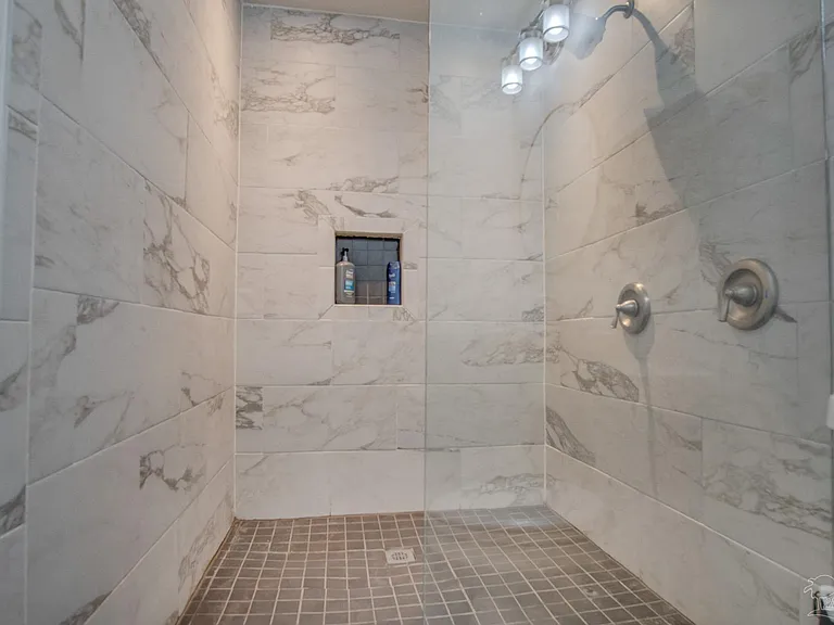 7667 Old Hickory Dr — Photo 22
